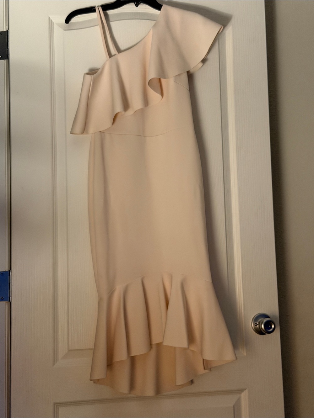 Women’s ASOS One-Shoulder Ruffle Midi Dress in Blush Cream Sz 6.